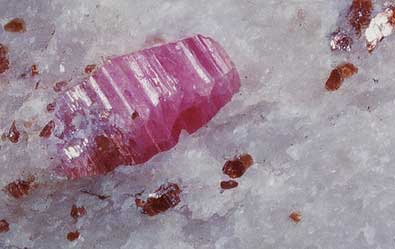 Corindon (Ruby và Sarphire)